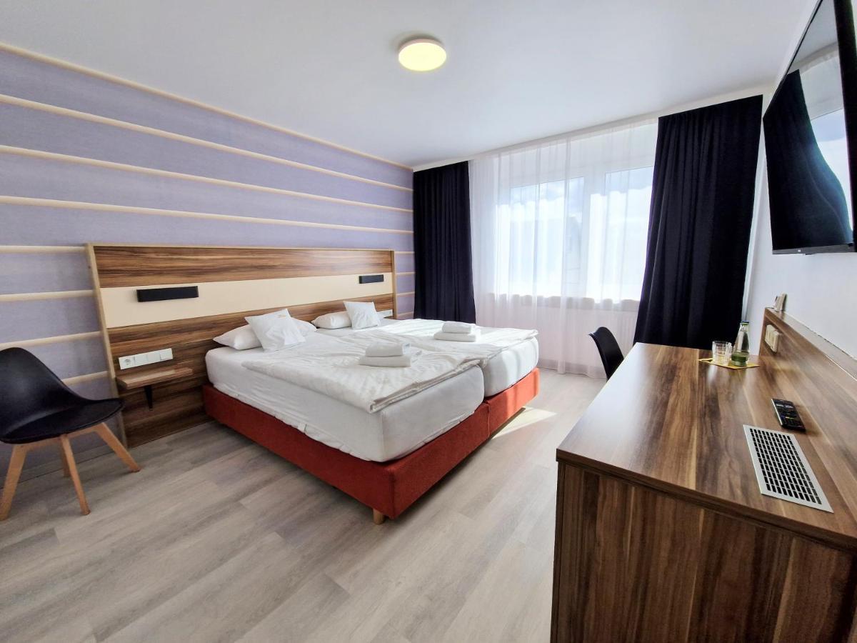 Hotel Am Kurpark Бад-Вімпфен Екстер'єр фото